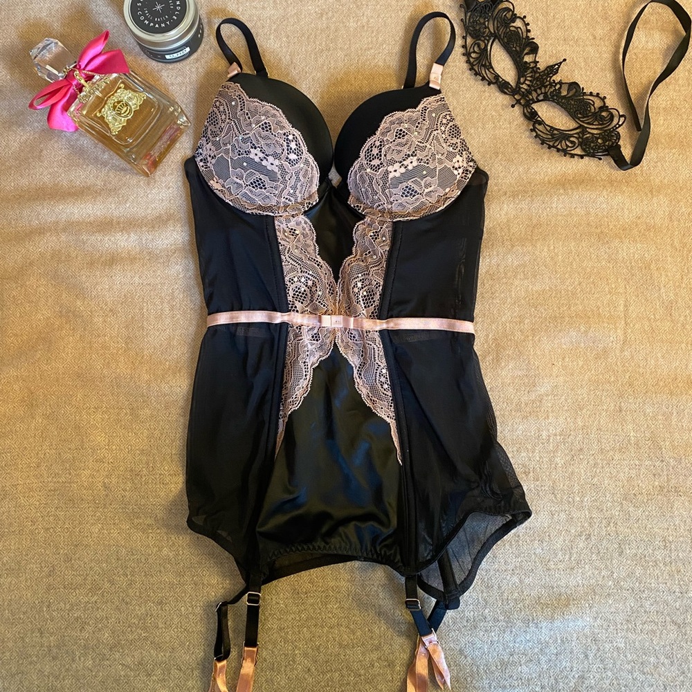 XS Adore Me - Black and Pastel Pink Corset (NWT)
